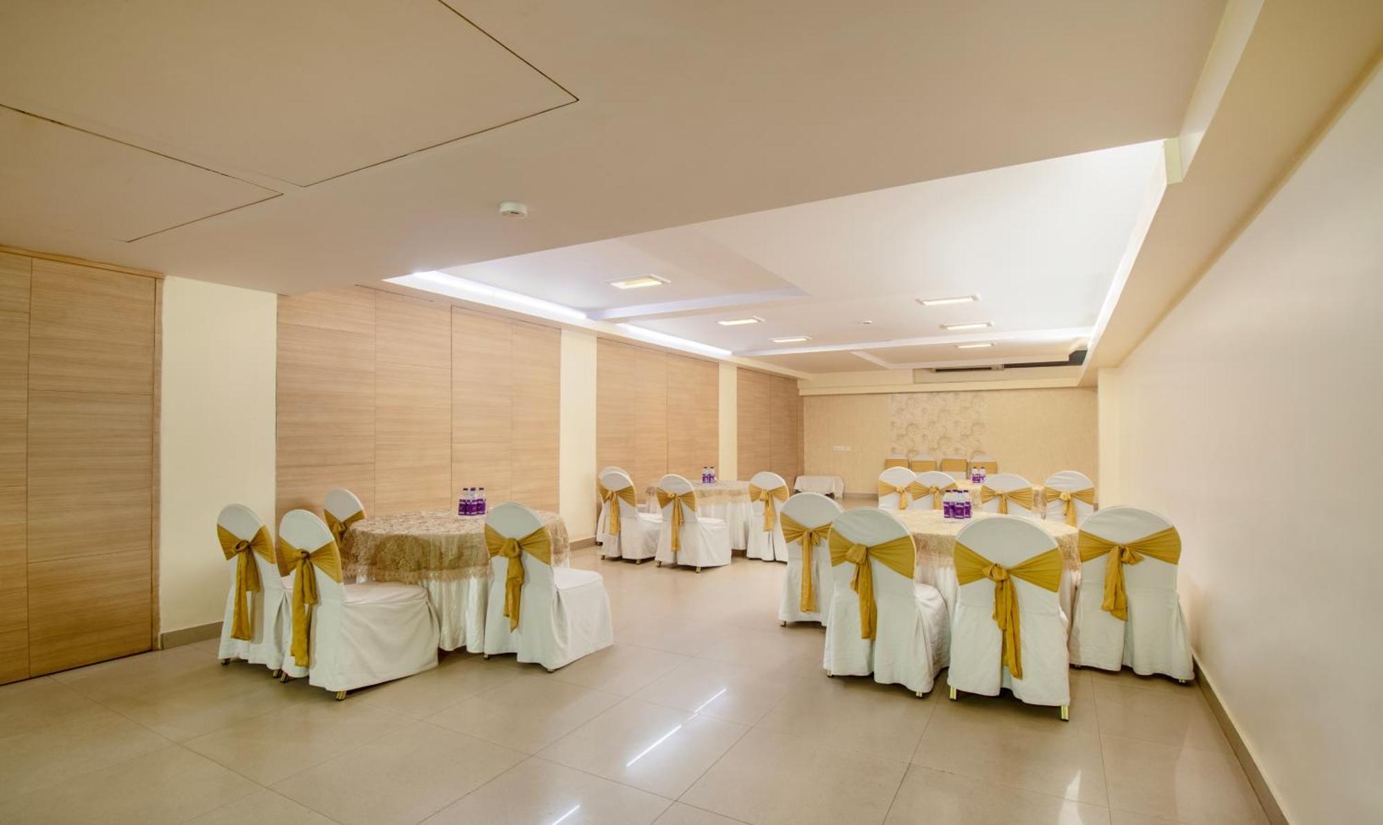 Treebo Cabana New Delhi Buitenkant foto