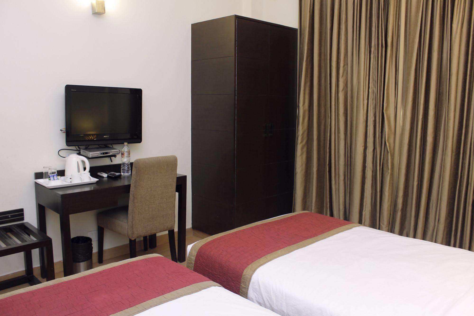 Treebo Cabana New Delhi Buitenkant foto