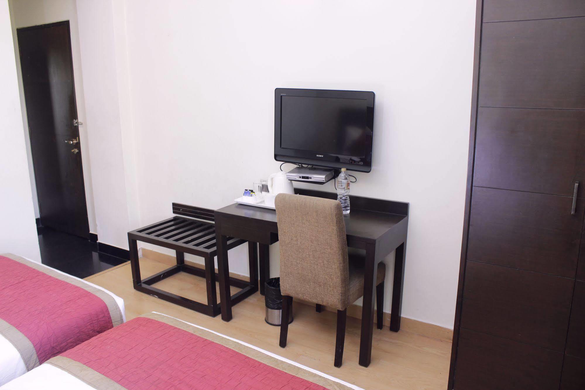 Treebo Cabana New Delhi Buitenkant foto